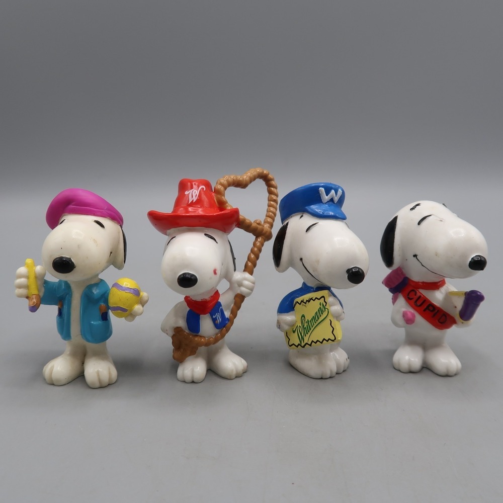 Snoopy Easter Beagle Joe Cool Figures PVC Whitmans Lot of 4‎
